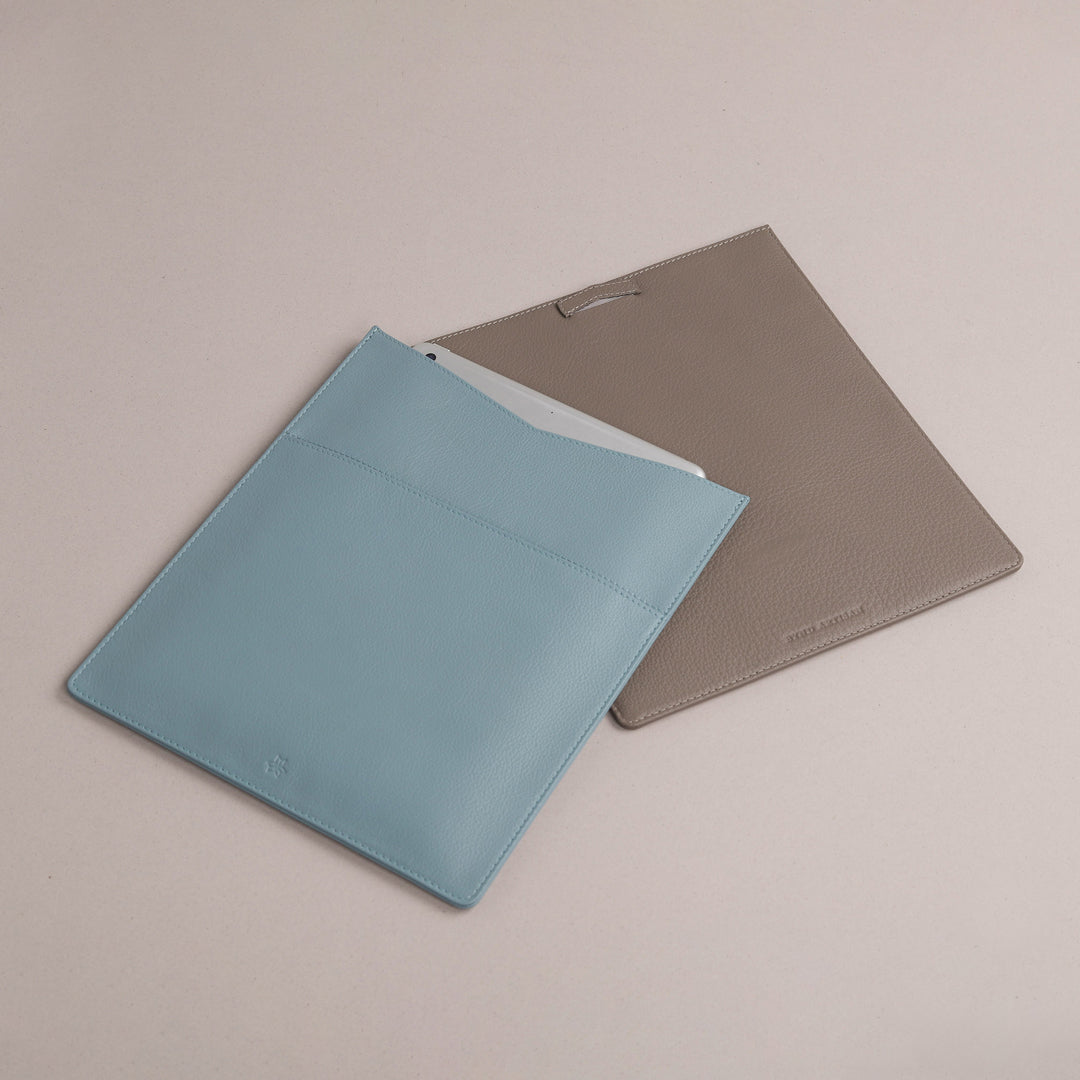 Tablet Holder with Pull Tab